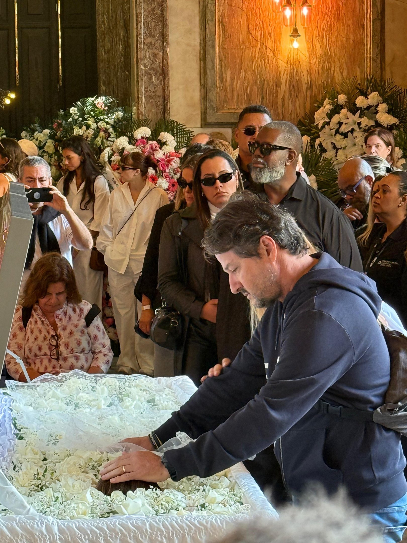 Marcelo Serrado no velório de Preta Gil