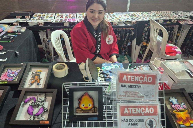 Daniela Nanami trabalha com pixel art e exp&otilde;e no evento