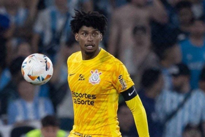 HUGO SOUZA – Ótima defesa em chute de Newton e sem culpa no gol. Seguro quando acionado. NOTA 6,0 – Foto: Rodrigo Coca