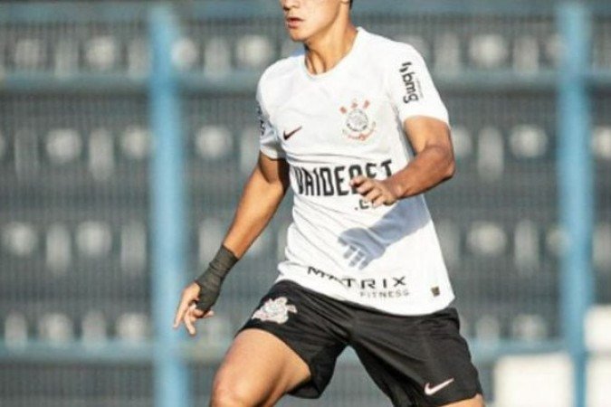 BAHIA – Buscou fechar o miolo da defesa, ajudando na marcação, mas foi envolvido algumas vezes com o toque de bola do Botafogo. Quando foi à frente, teve a única grande chance do Corinthians no primeiro tempo, mas chutou em cima de Barboza. Foi um dos que saíram na mudança quádrupla de Dorival no intervalo. Deu vaga a Depay. NOTA 5,0 – Foto: Rodrigo Coca