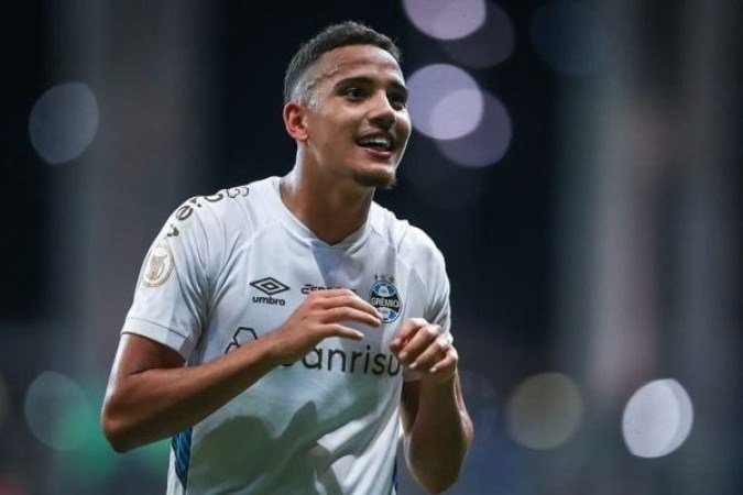 GUSTAVO MARTINS – Muito bem como zagueiro pela direita, ganhou a maioria das jogadas e foi a principal peça defensiva do time gremista. Aliás, o melhor do time. NOTA: 7,5. Foto: Lucal Uebel/Grêmio