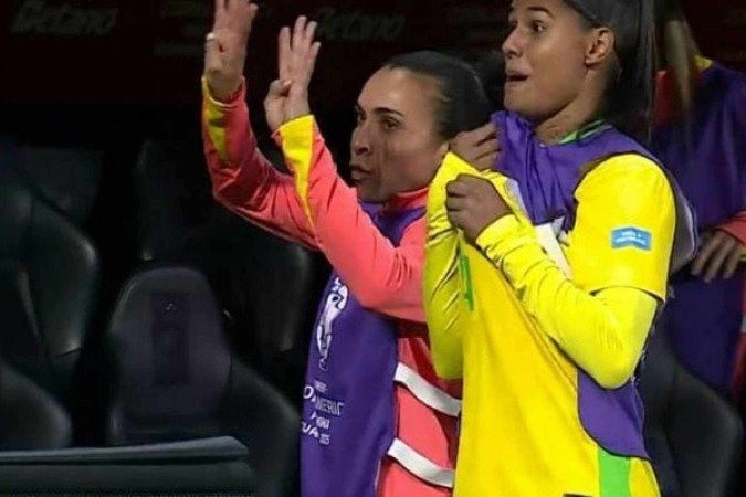 Marta discutiu com torcedores da Colômbia  -  (crédito: Foto: Reprodução/SporTV)