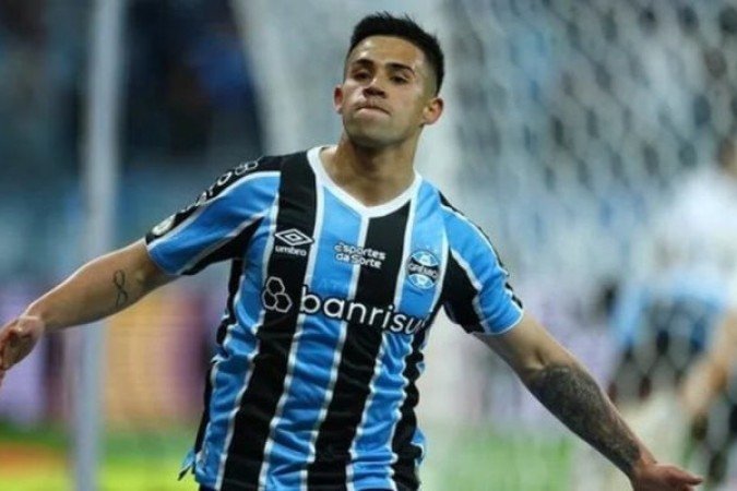 ARAVENA - Entrou no lugar de Pavón e foi bem inferior ao titular, pois não teve a intensidade do companheiro. Saiu devendo. NOTA 4,5. Foto: Lucal Uebel/Grêmio