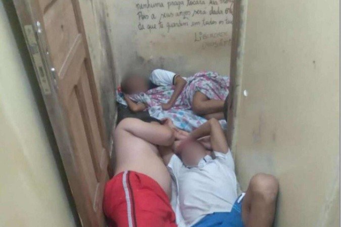 Mulher indígena compartilhou cela com homens e filho recém-nascido  -  (crédito: Defensoria Pública do Estado do Amazonas)