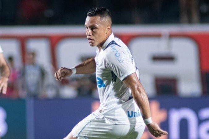 MARLON â?? Ficou um pouco mais preso do que o normal, jÃ¡ que Giay atacou bastante pelo seu setor e foi por ali que saiu o gol logo no primeiro ataque. Depois disso, travou uma boa disputa contra o lateral e levou a melhor na maioria dos lances. NOTA: 6,0. Foto: Lucal Uebel/GrÃªmio