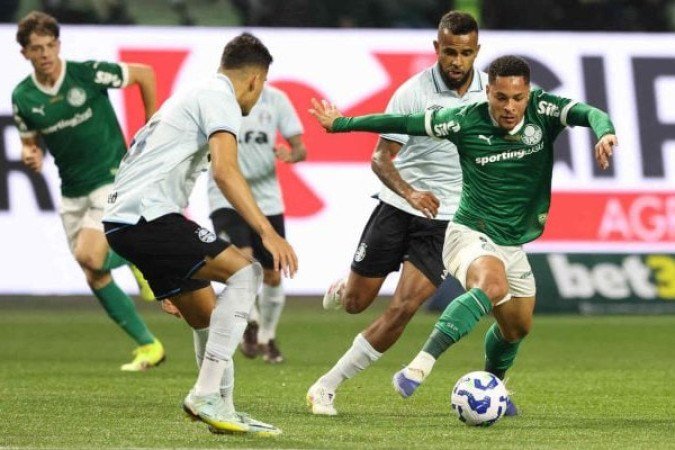 VITOR ROQUE - Algumas boas jogadas em velocidade e dois momentos em que poderia abrir o placar, um em cada tempo. Mas o jogador mais caro contratado pelo Palmeiras ainda não estreou para valer, ainda não fez um jogo de encher os olhos  Saiu aos 12 da etapa final dando vaga a Flaco López. NOTA 5,0. Foto: Cesar Greco