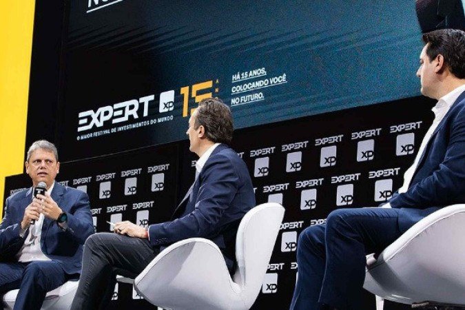 Tarcísio (E) e Ratinho Jr. (D) no debate da XP: cálculos pessimistas sobre o impacto da taxação de 50% nas contas de São Paulo e do Paraná - (crédito: Instagram/XP Investimentos) Tarcísio (E) e Ratinho Jr. (D) no debate da XP: cálculos pessimistas sobre o impacto da taxação de 50% nas contas de São Paulo e do Paraná - (crédito: Instagram/XP Investimentos)