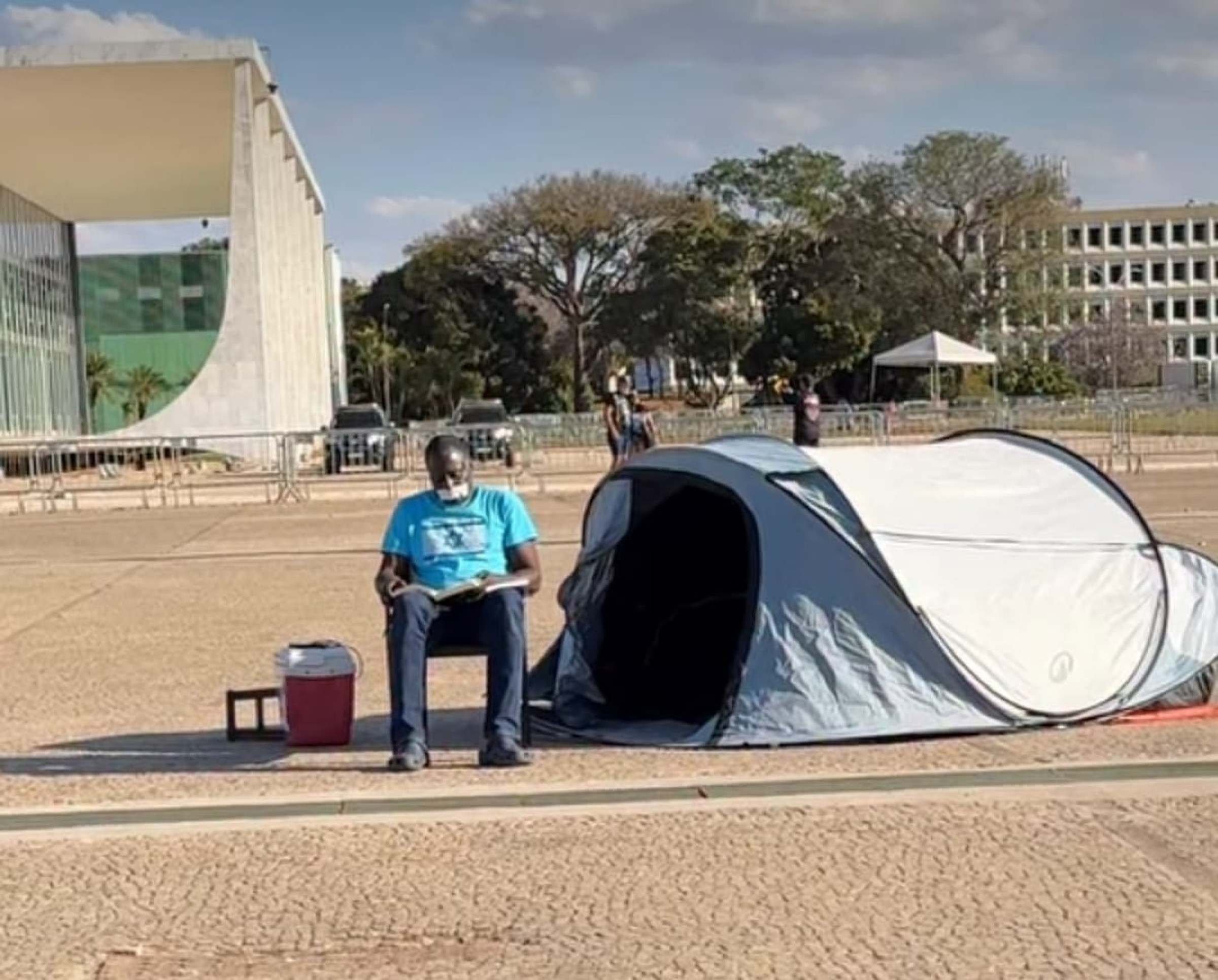 Deputado Hélio Lopes (PL-RJ) acampa em frente ao STF neste sexta-feira (25/7)