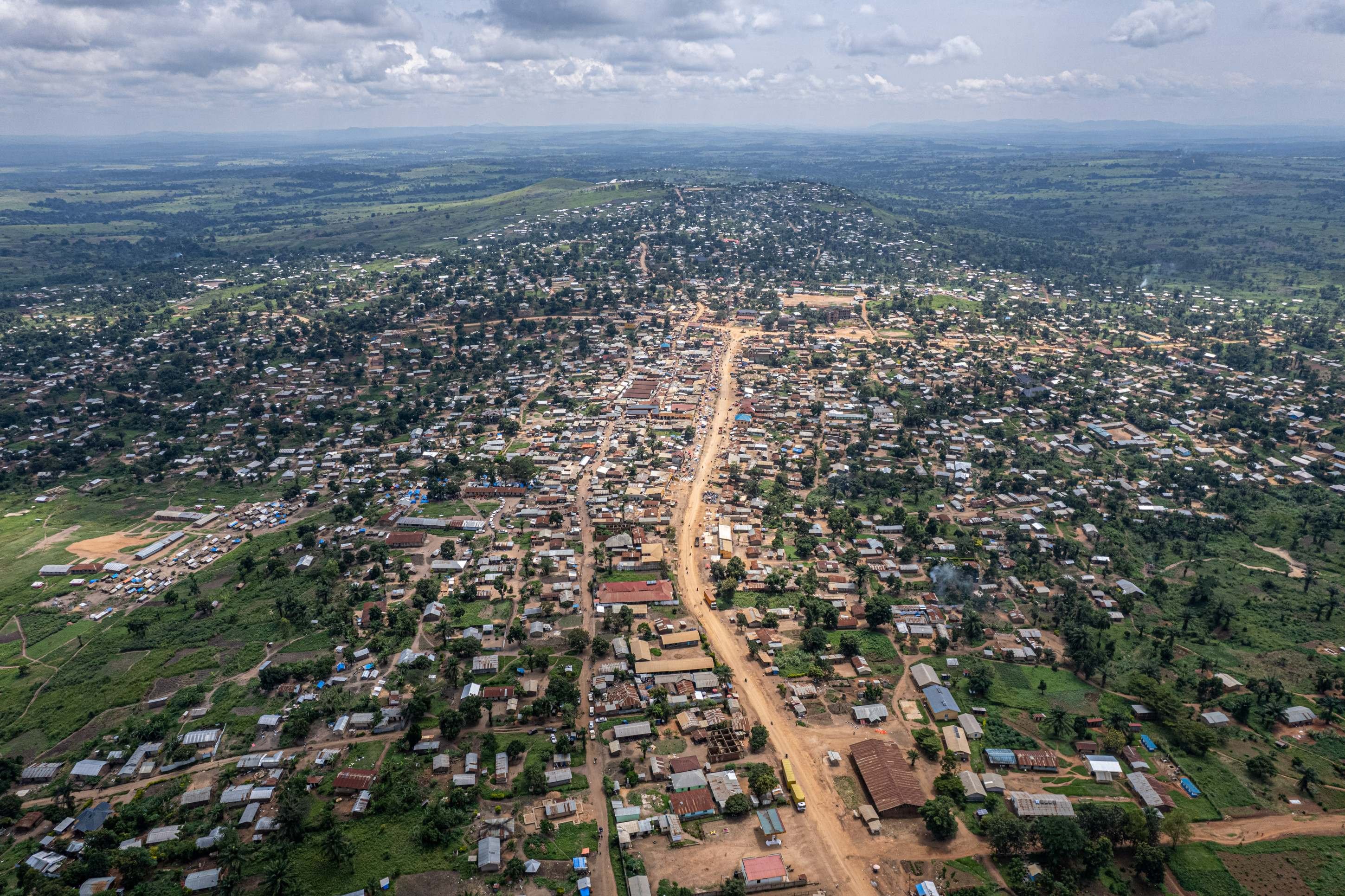 Ataque de grupo filiado ao Estado Islâmico deixa pelo menos 34 mortos em igreja no Congo Ataque de grupo filiado ao Estado Islâmico deixa pelo menos 34 mortos em igreja no Congo