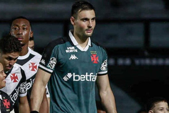 DANIEL FUZATO - Substituiu Nuno Moreira e voltou a jogar após seis meses. Não conseguiu defender a bola no momento do gol do Inter. NOTA 5,0 - Foto: Matheus Lima/Vasco