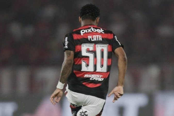 PLATA - Outro que poderia ter mostrado mais. Teve dificuldade em sair da marcação. Corretamente substituído aos 15 da etapa final para a entrada de Luiz Araújo. NOTA 5,0. Foto: Gilvan de Souza