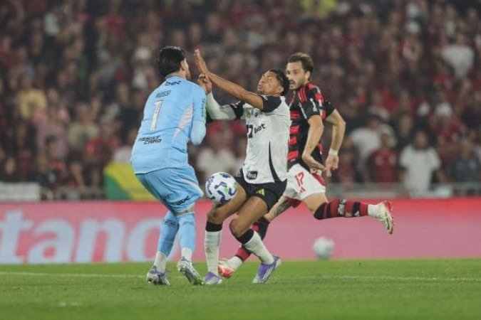 ROSSI - Atento quanto acionado em quase todos os lances, Mas foi envolvido por Rony no lance em que o atacante perdeu o gol mais feito do jogo. NOTA 6,0. Foto: Gilvan de Souza