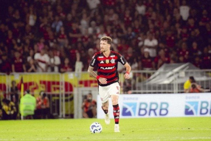 LEO PEREIRA - Um erro de posicionamento. No mais, um jogo quase perfeito, anulando os atacantes fazendo boa cobertura a Viña  NOTA 7,0. Foto: Gilvan de Souza