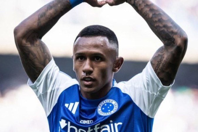 MARQUINHOS - Substituiu Wanderson no intervalo e não se saiu muito melhor do que o titular, já que pouco sucesso teve caindo pelos flancos. NOTA 5,0. Foto: Gustavo Aleixo/Cruzeiro 