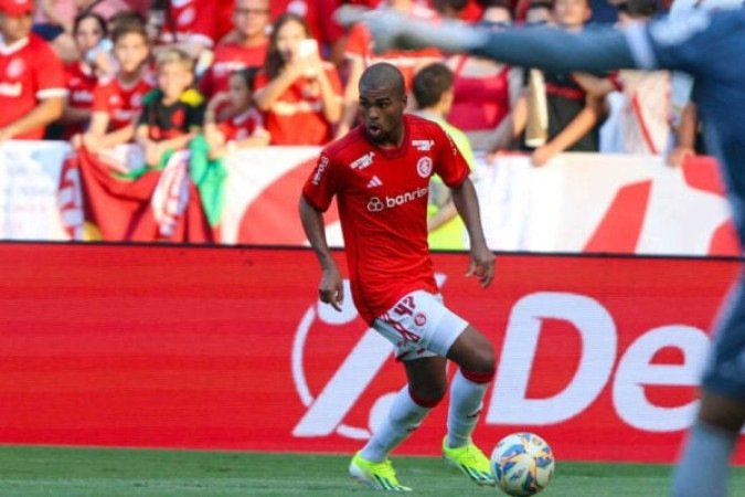 GUSTAVO PRADO  - AtuaÃ§Ã£o modesta. Saiu no intervalo para entrada de Carbonero - NOTA 4,0 - Foto: DivulgaÃ§Ã£o/Internacional