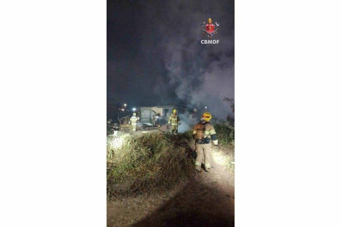 No momento do incêndio, não havia ninguém no interior do imóvel -  (crédito: Divulgação/CBMDF)