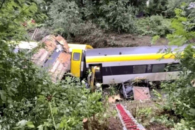 Acidente com trem na Alemanha - (crédito: AFP) Acidente com trem na Alemanha - (crédito: AFP)