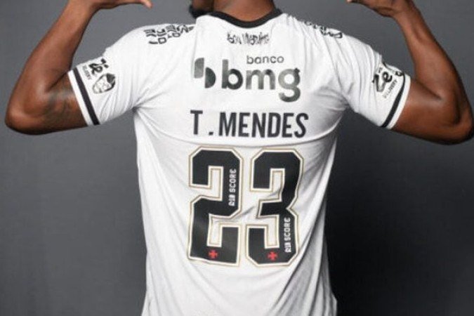 THIAGO MENDES - Entrou na vaga de David aos 27 minutos do segundo tempo e fez sua estreia com a camisa do Vasco. Em seu primeiro lance, recebeu um cartão amarelo por acertar o rosto do adversário. NOTA 5,0 - Foto: Matheus Lima/Vasco