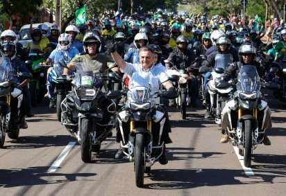 O ex-presidente Jair Bolsonaro (PL) durante motociata no Mato Grosso do Sul, em 2022, quando ainda estava no Palácio do Planalto -  (crédito: Clauber Cleber Cateano/Planalto)