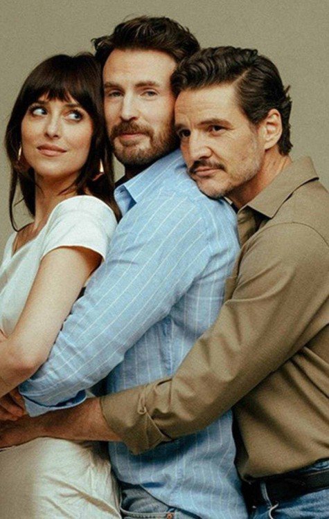 Pela ordem, Dakota Johnson, Chris Evans e Pedro Pascal -  (crédito:  Sony Pictures)