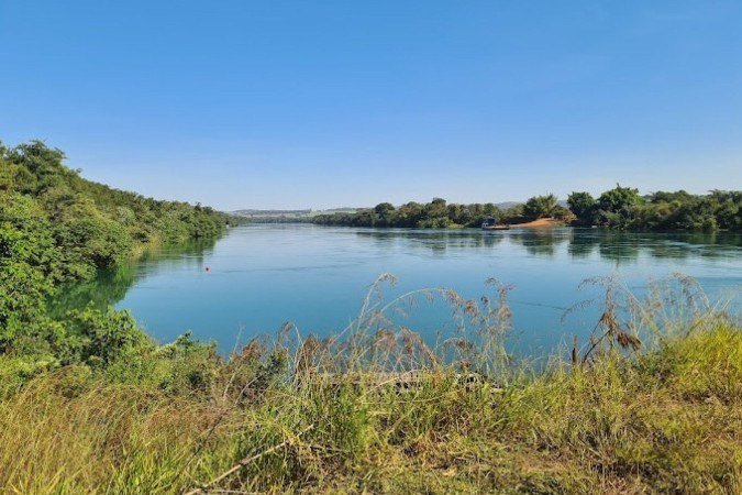 As praias às margens do Rio Paranaíba atraem milhares de turista a Cachoeira Dourada (MG) -  (crédito: Redes sociais/Reprodução)
