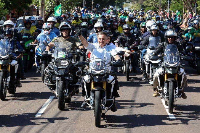 O ex-presidente Jair Bolsonaro (PL) durante motociata no Mato Grosso do Sul, em 2022, quando ainda estava no Palácio do Planalto - (crédito: Clauber Cleber Cateano/Planalto) O ex-presidente Jair Bolsonaro (PL) durante motociata no Mato Grosso do Sul, em 2022, quando ainda estava no Palácio do Planalto - (crédito: Clauber Cleber Cateano/Planalto)