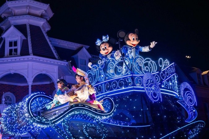 From singing with Miguel and dancing with Mirabel to joining Mickey and friends aboard Whimsy, ...Disney Starlight: Dream the Night Away... brings beloved characters to life under the stars. The brand new nighttime parade debuts July 20 in Magic Kingdom at Walt Disney World.
     -  (crédito:  Steven Diaz, Photographer)