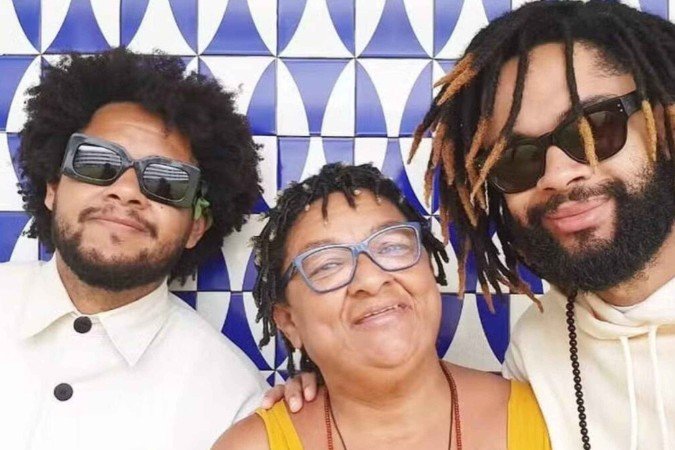 Emicida, Fióti e irmãs lamentam morte da mãe, Dona Jacira - (crédito: Observatorio dos Famosos) Emicida, Fióti e irmãs lamentam morte da mãe, Dona Jacira - (crédito: Observatorio dos Famosos)