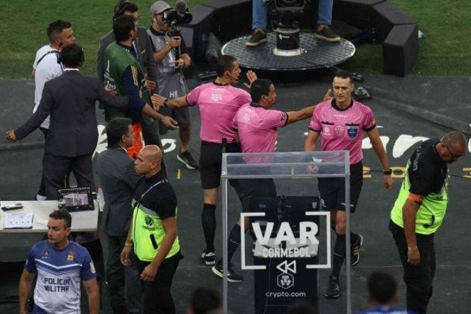 Menos polêmica e confusão na hora de juízes decidirem assistir as imagens -  (crédito: Foto: Lucas Figueiredo/Getty Images)