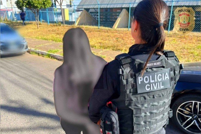 A mulher é denunciada em quatro inquéritos policiais por furto mediante fraude, crime que pode render de dois a oito anos de prisão - (crédito: Divulgação/PCDF) A mulher é denunciada em quatro inquéritos policiais por furto mediante fraude, crime que pode render de dois a oito anos de prisão - (crédito: Divulgação/PCDF)