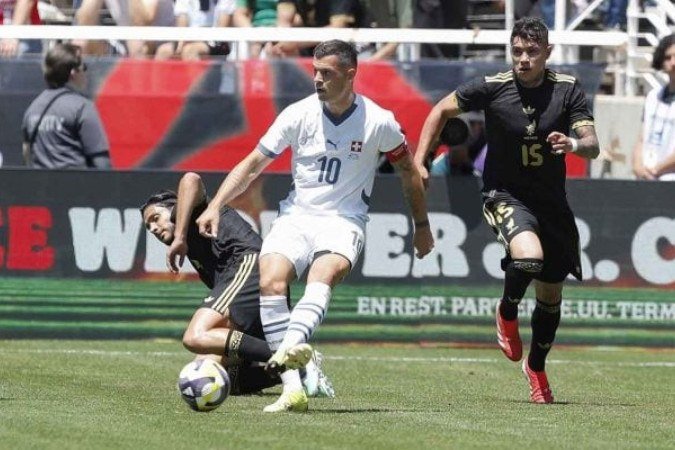 Granit Xhaka soma 137 jogos pela seleção suíça -  (crédito: Foto: Chris Gardner/Getty Images)