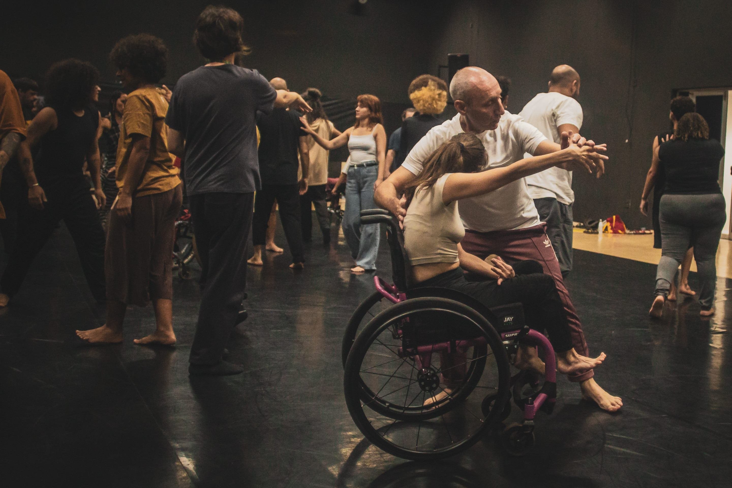 Série de performances na Rodoviária reflete sobre diferenças