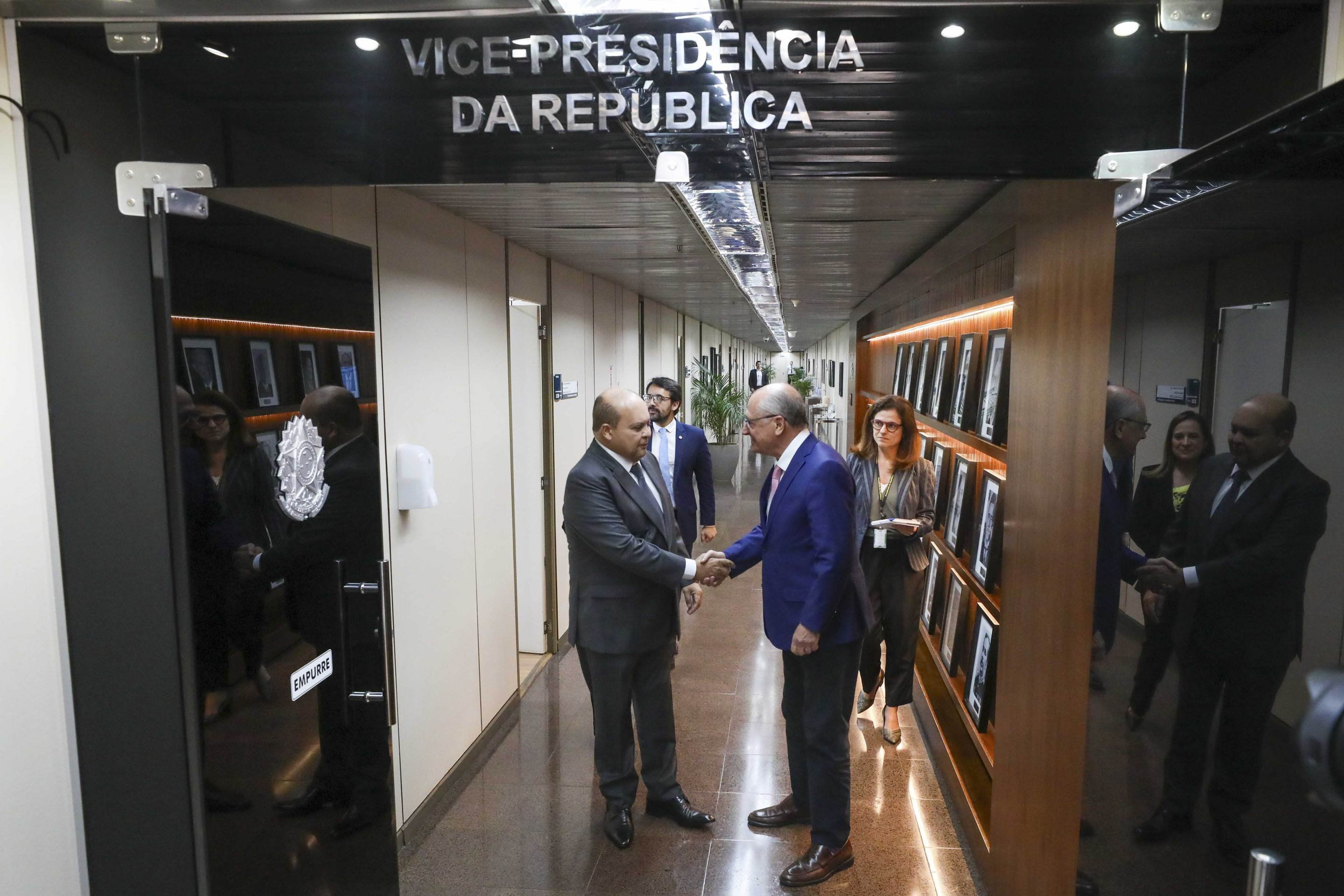 Ibaneis se reúne com Alckmin e pede diálogo com governadores sobre tarifaço Ibaneis se reúne com Alckmin e pede diálogo com governadores sobre tarifaço
