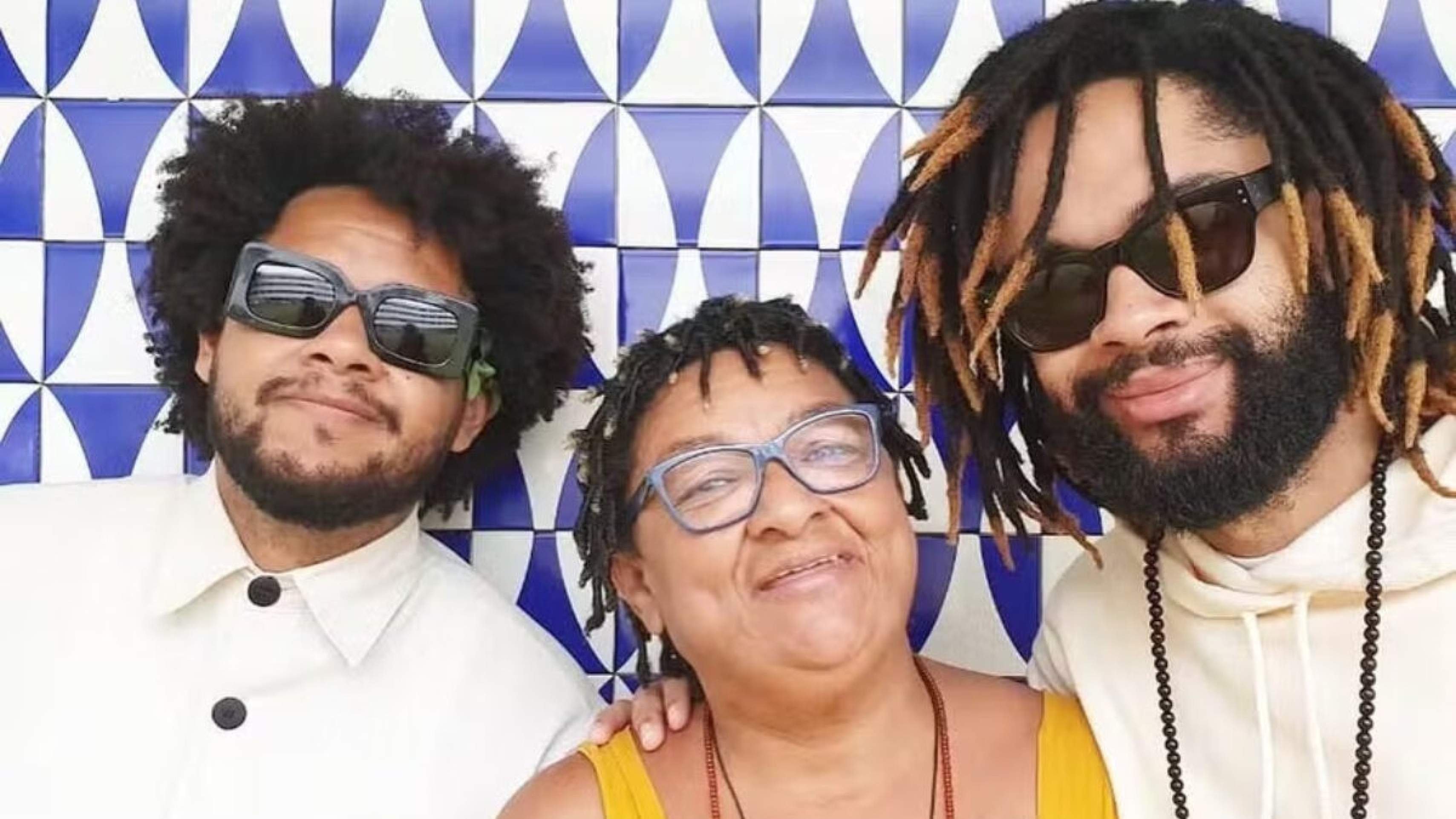 Emicida, Fióti e irmãs lamentam morte da mãe, Dona Jacira Emicida, Fióti e irmãs lamentam morte da mãe, Dona Jacira