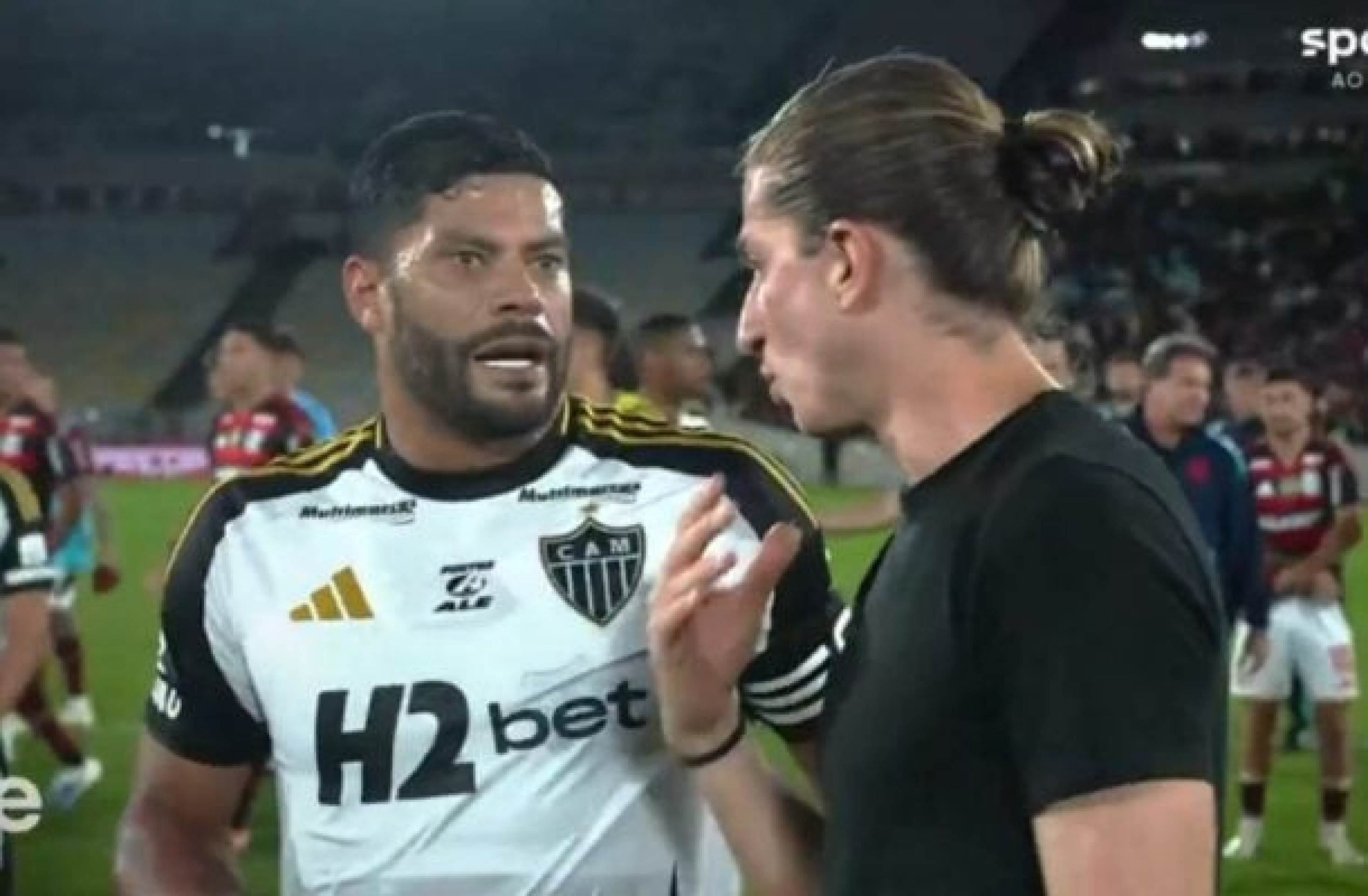 Leitura Labial expõe reclamação de Hulk com Filipe Luís sobre Wallace Yan: ‘Não dá’