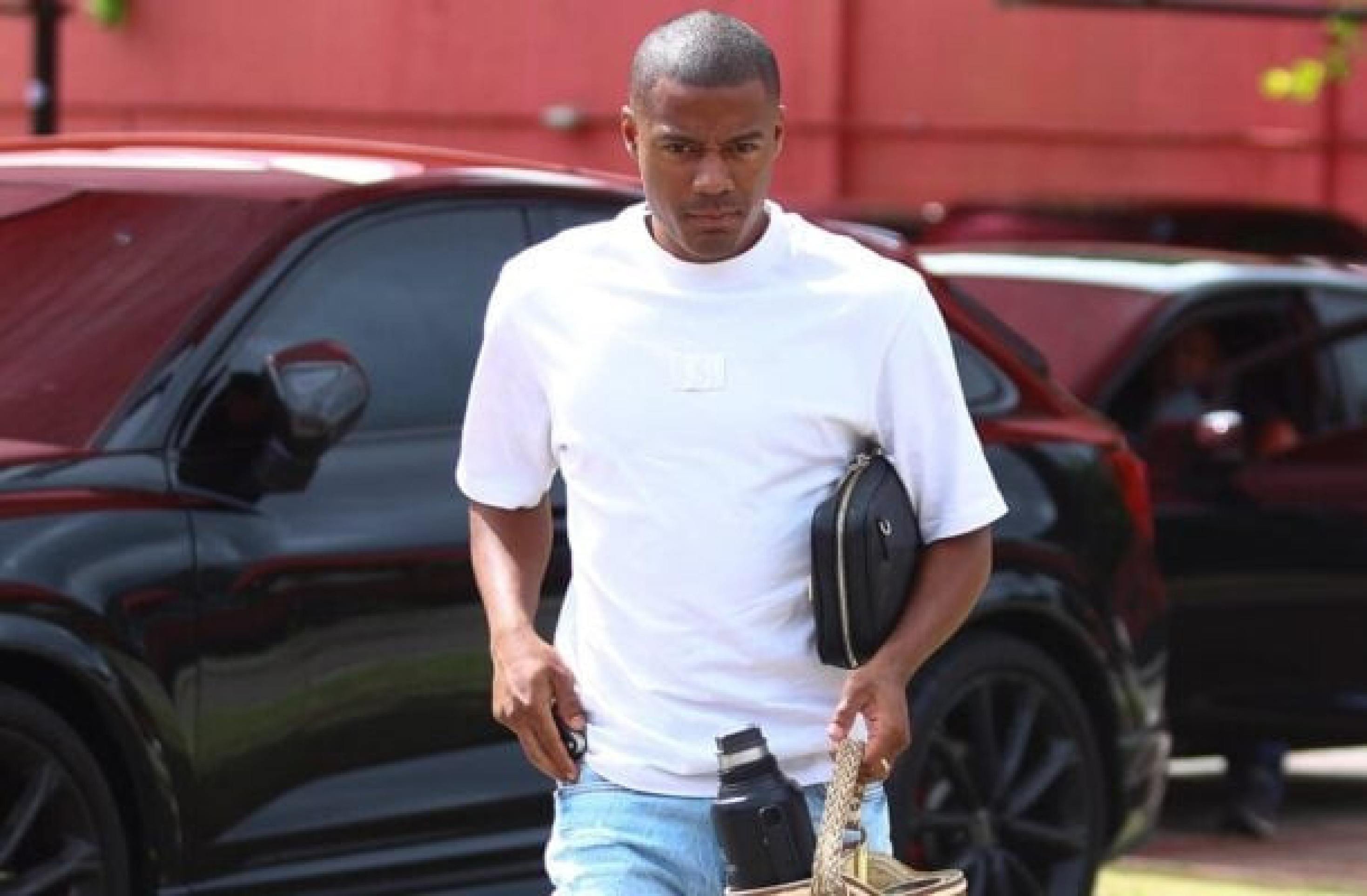 De la Cruz ganha apoio de jogadores do Flamengo: ‘Estamos perto dele’