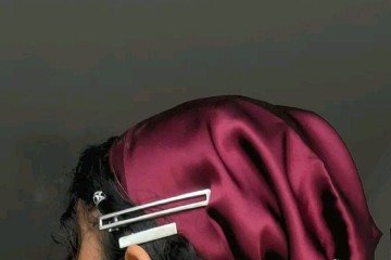 O mix de acessórios traz personalidade ao penteado
