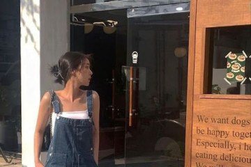 Blusas justas ou cropped equilibram o volume da peça principal
