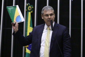 Parlamentar vê tentativa de interferência na Justiça da Colômbia assim como, segundo ele, Trump tem tentado fazer com o STF para beneficiar Bolsonaro -  (crédito: Kayo Magalhaes/Câmara)