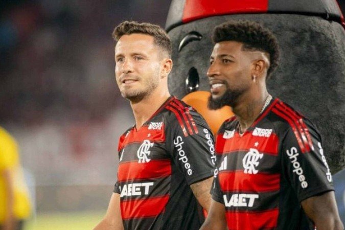 Emerson Royal ao lado de Saúl, novos reforços do Flamengo neste segundo semestre -  (crédito: Foto: Adriano Fontes/Flamengo)