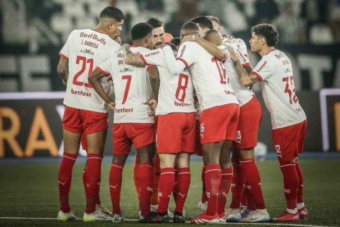 BRAGANTINO - Começou bem, marcando alto e incomodando o Botafogo. Mas foi só. Teve boas chances com Eduardo Sasha, Pitta e Praxedes, mas não teve eficiência. Apesar de começar bem os dois tempos, perdeu ritmo rápido e foi dominado. NOTA: 5,0 - Foto: Ari Ferreira / Red Bull Bragantino
