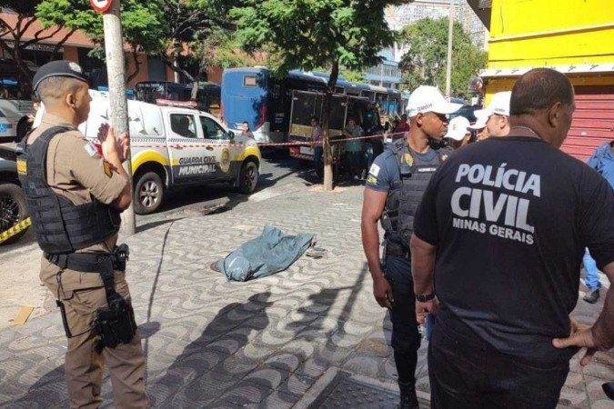 A briga ocorreu na Rua Tupis, centro de BH -  (crédito: Redes sociais)
