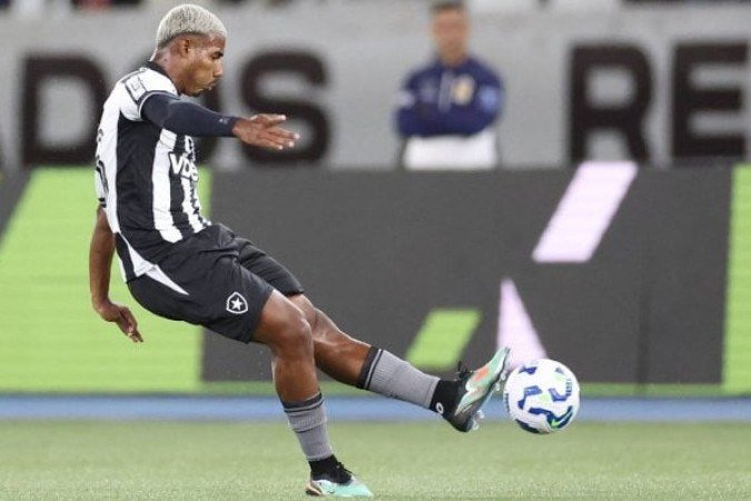 CUIABANO - Muito participativo no ataque, criou boas jogadas e teve uma boa atuaÃ§Ã£o. Deu assistÃªncia para Barboza marcar o segundo gol do Botafogo. NOTA: 6,5 - Foto: Vitor Silva/Botafogo