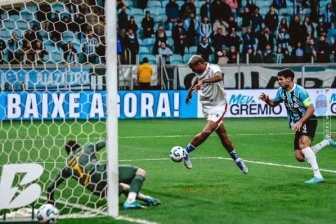 FORTALEZA - O Leão acabou se complicando logo no começo do jogo, em duas falhas do goleiro Magrão, que cometeu dois pênaltis. Na sequência, conseguiu se encaixar e voltar para a partida, mas não conseguiu ser efetivo para criar as oportunidades para conseguir chegar ao empate. Nota: 5,5 - Foto: Matheus Amorim/Fortaleza EC