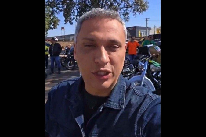 Bolsonaristas saem de Goiânia para motociata de apoio ao ex-presidente