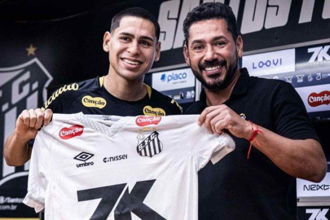 Caballero é apresentado no Santos -  (crédito: Foto: Divulgação / Santos)