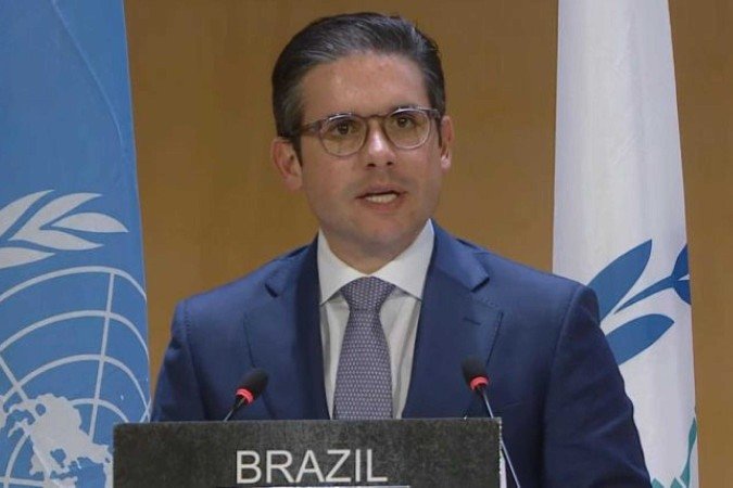 Hugo Motta defende reação firme a barreiras comerciais contra o Brasil