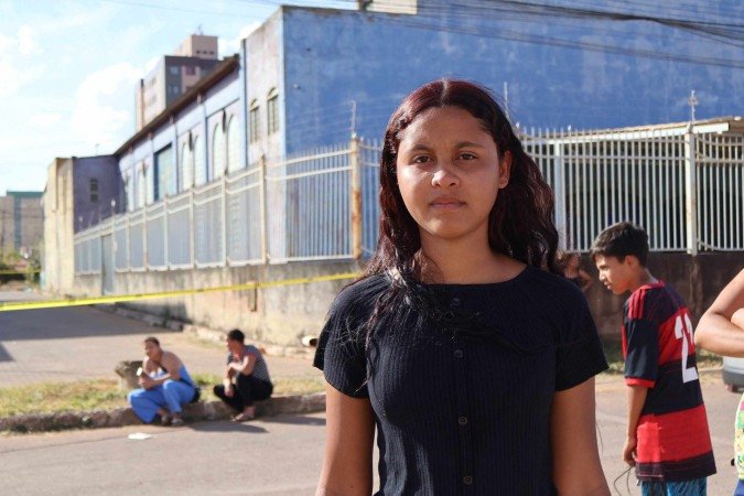 Thamires Carvalho dos Santos, 22, conta que a mãe foi deixá-la no trabalho e o crime ocorreu na volta. "Aconteceu vinte minutos depois".        -  (crédito:  Bruna Gaston CB/DA Press)