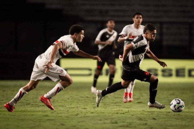 Atlético-MG faz proposta ao Vasco por lateral da base -  (crédito: Foto: João Gabriel Alves/Vasco)