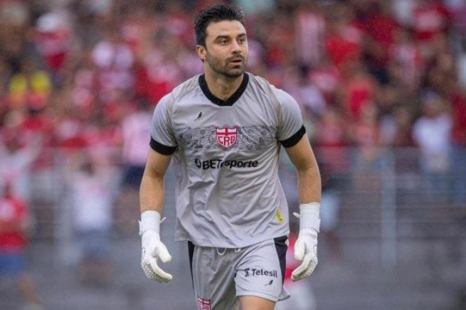 Goleiro do CRB está perto de completar 100 jogos pelo clube -  (crédito: Foto: Célio Júnior/Divulgação)